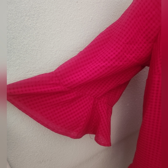 NWOT Pink lightweight Top - Picture 2 of 4